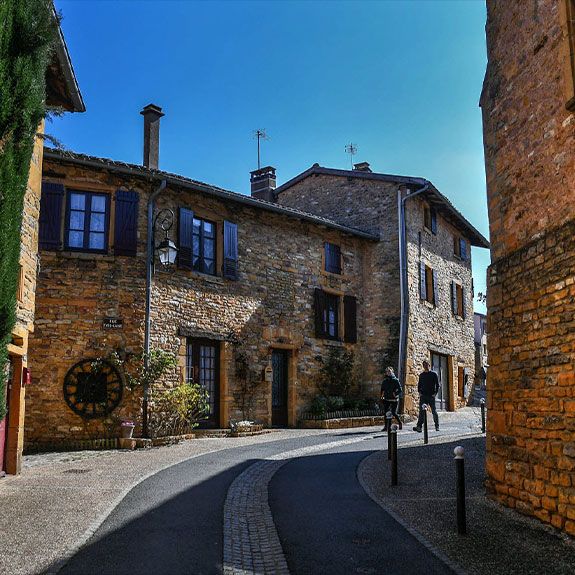 Image Oingt, village en pierres dorées classé parmi les plus beau village de France.